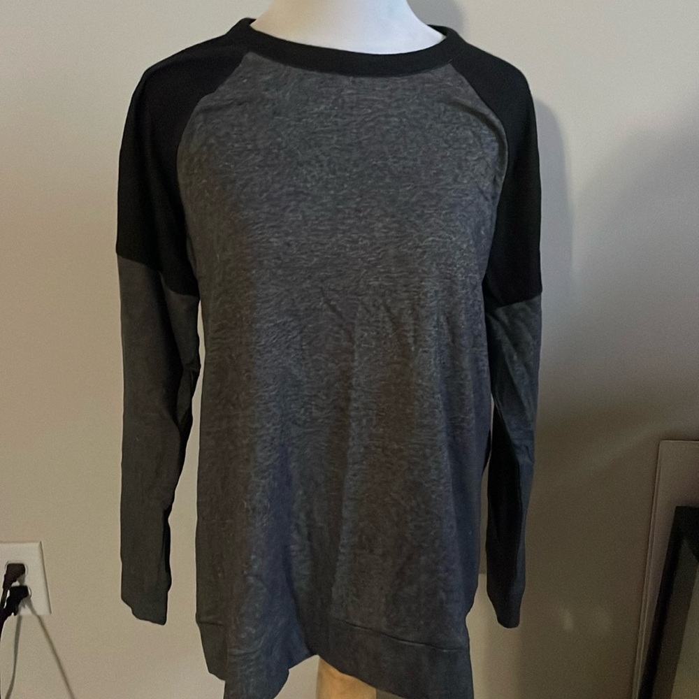 Women’s Loft Lou & grey top. Size medium.